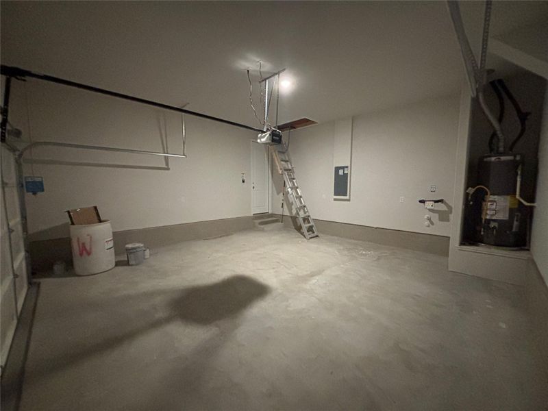 Spacious, unfurnished interior of a new home in Cannon Ranch 40s, Dripping Springs (Image 28).