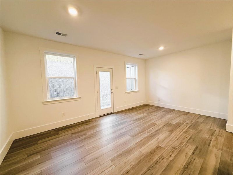 Spacious, unfurnished interior of a new home in Park Vue, Atlanta (Image 14).