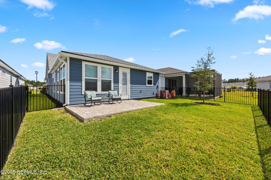 Exterior details and patio area of a home in , Yulee (Image 23).