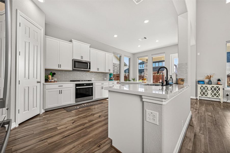 Furnished interior view inside a new home in StoneCreek Estates, Richmond (Image 24). Furnished interior view inside a new home in StoneCreek Estates, Richmond (Image 24).