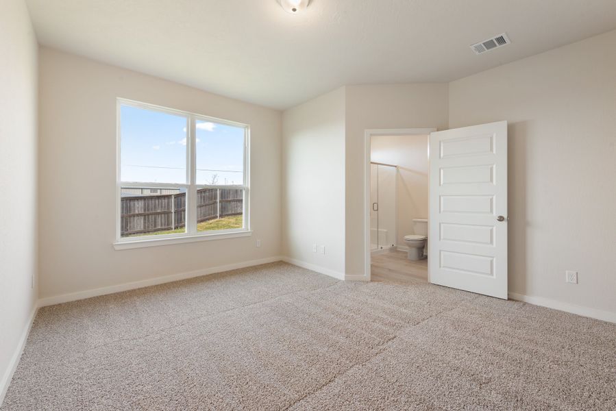 Spacious, unfurnished interior of a new home in South Fork, Waco (Image 9). Spacious, unfurnished interior of a new home in South Fork, Waco (Image 9).