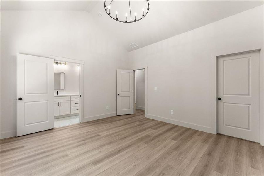 Spacious, unfurnished interior of a new home in , Gainesville (Image 16).