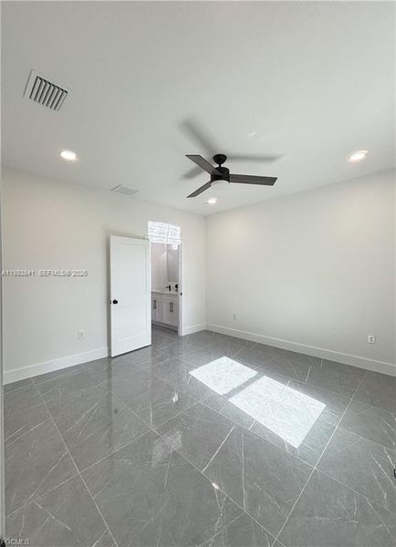 Spacious, unfurnished interior of a new home in , Lehigh Acres (Image 10).