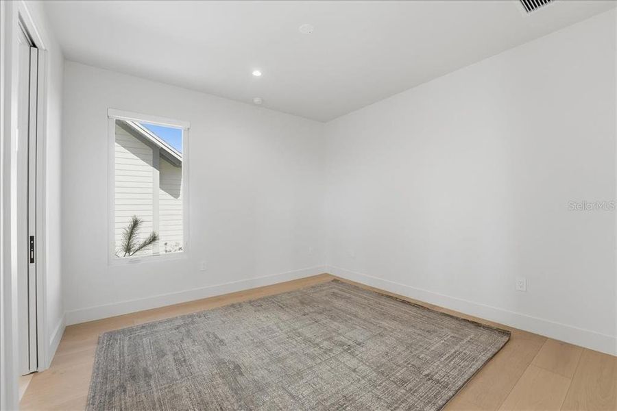 Spacious, unfurnished interior of a new home in , Orlando (Image 20).