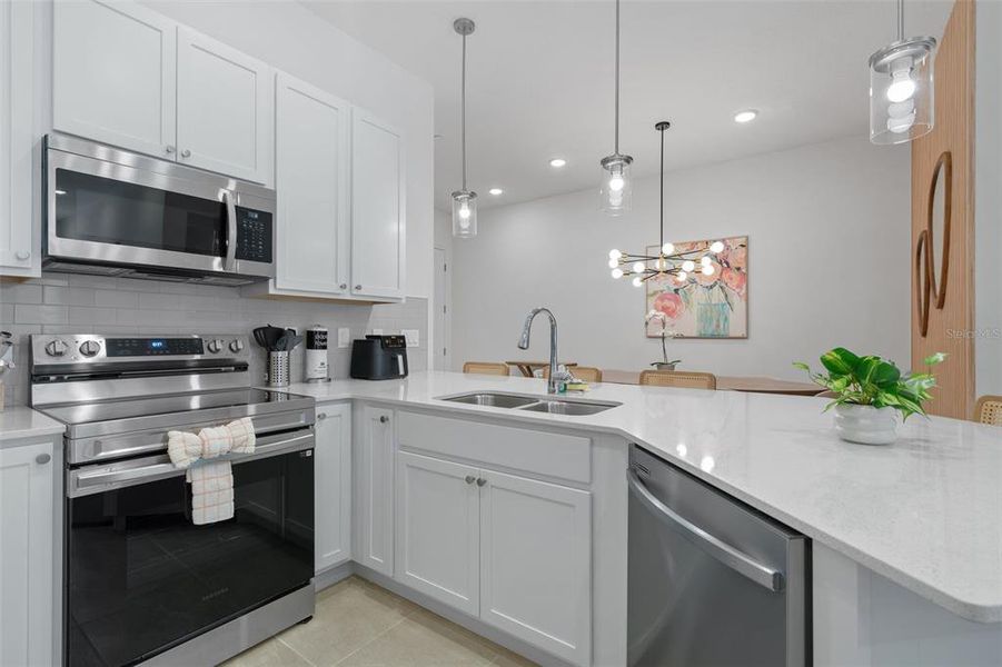 Furnished interior view inside a new home in , Orlando (Image 17).