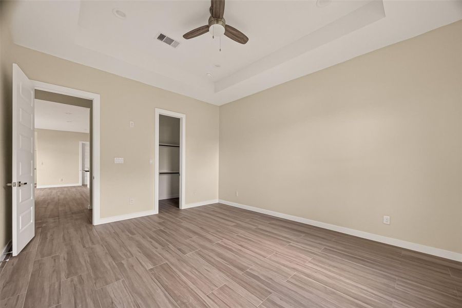 Spacious, unfurnished interior of a new home in , Houston (Image 36).