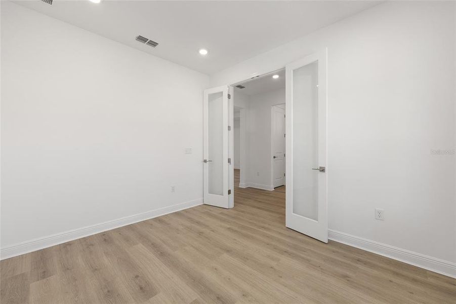 Spacious, unfurnished interior of a new home in , Ocala (Image 15).