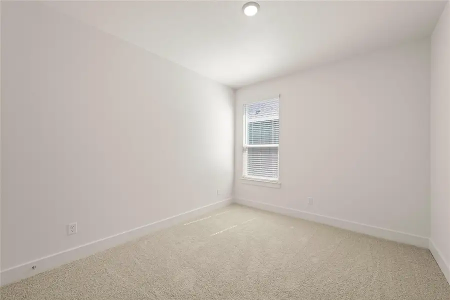 Spacious, unfurnished interior of a new home in Rancho San Gabriel, Georgetown (Image 15).