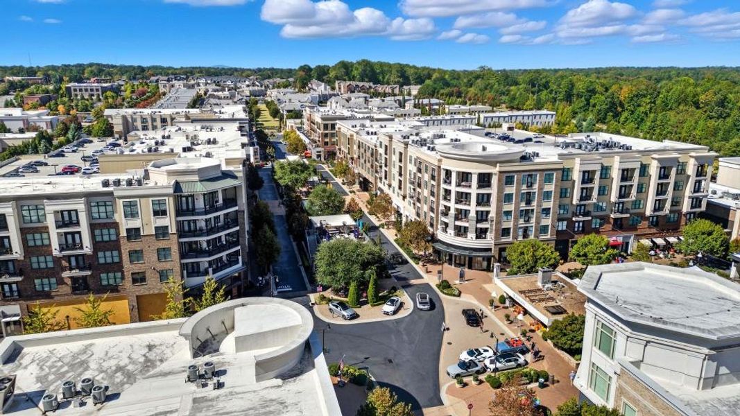 Condo located in Alpharetta, GA showcasing its design and architecture (Image 5).