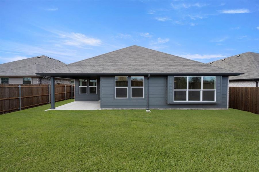 Exterior details and patio area of a home in Chisholm Hills, Cleburne (Image 20).