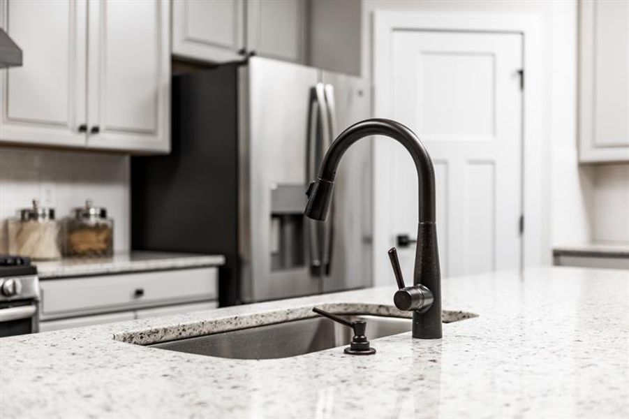 Representative interior finishes for a home built from the York by Ryan Homes in Windsor Estates, Walhalla (Image 16).