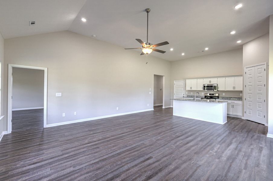 Spacious, unfurnished interior of a new home in Collin's Place, Decherd (Image 28).