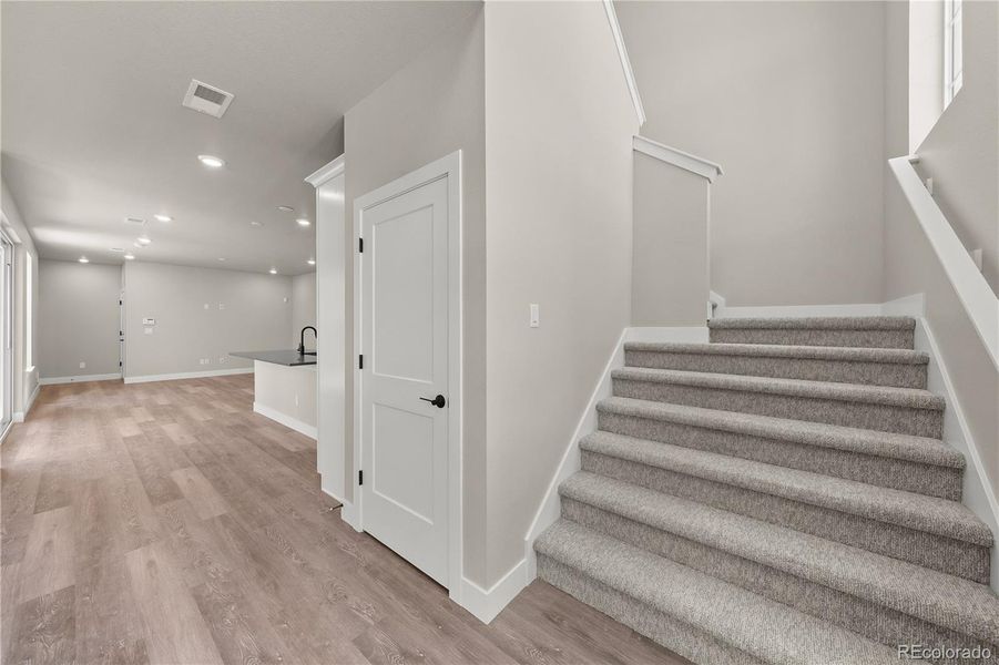 Spacious, unfurnished interior of a new home in Duet at Sterling Ranch, Littleton (Image 25).