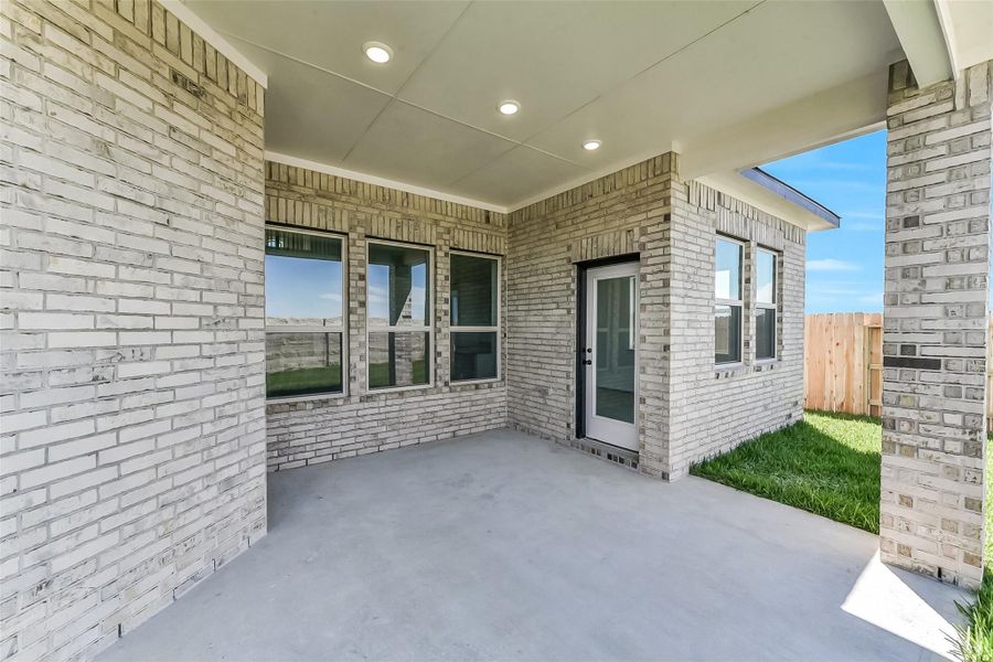 Exterior details and patio area of a home in River Ranch Meadows, Dayton (Image 4).