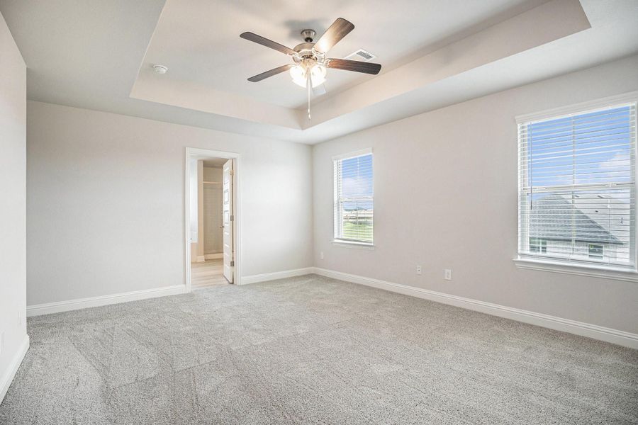 Spacious, unfurnished interior of a new home in Bayou Maison, Dickinson (Image 9).
