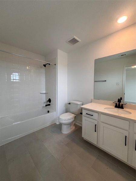 Furnished interior view inside a new home in Ashland, Angleton (Image 6).