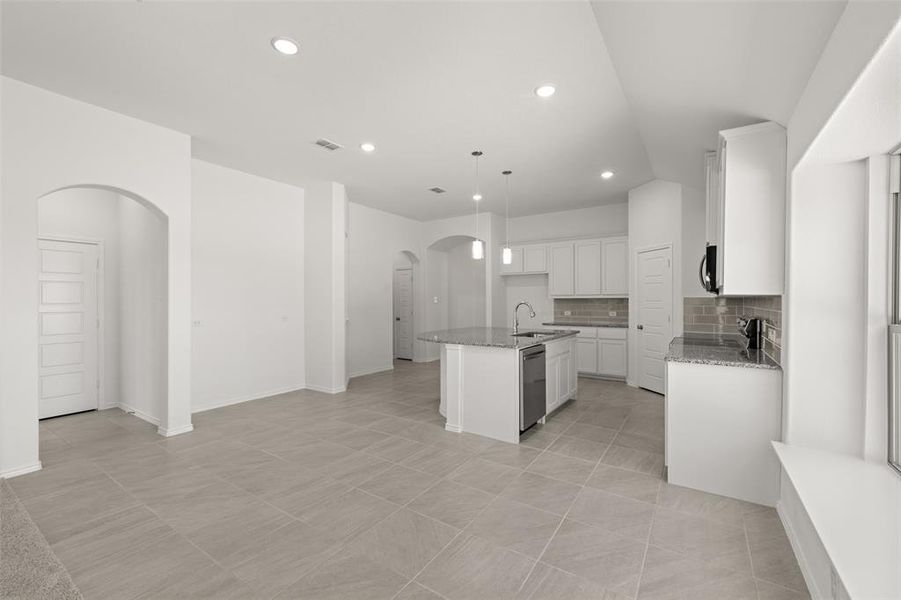 Spacious, unfurnished interior of a new home in Pirate Village, Granbury (Image 14). Spacious, unfurnished interior of a new home in Pirate Village, Granbury (Image 14).