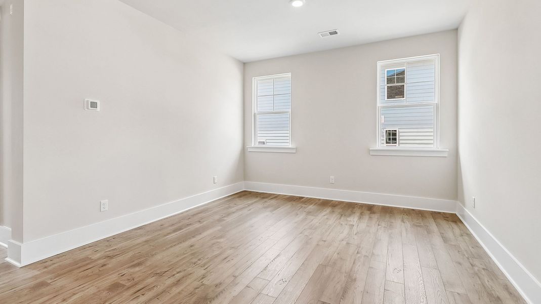 Spacious, unfurnished interior of a new home in Shell Pointe, Gilbert (Image 13).