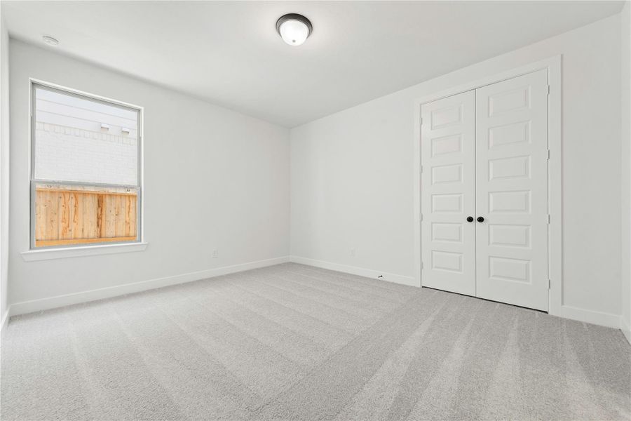 Representative image. Features, selections and colors may vary.