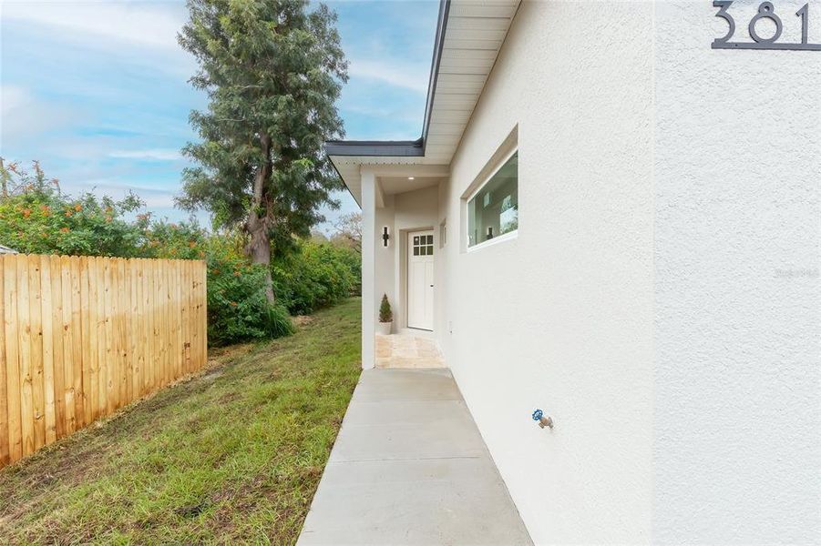 Exterior details and patio area of a home in , Sebring (Image 48).