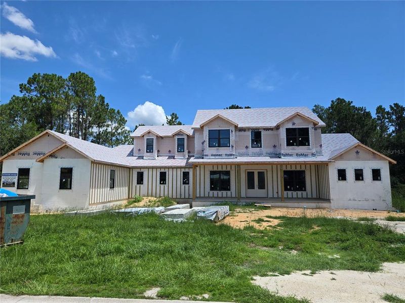 Exterior details and patio area of a home in , Howey-in-the-Hills (Image 4).