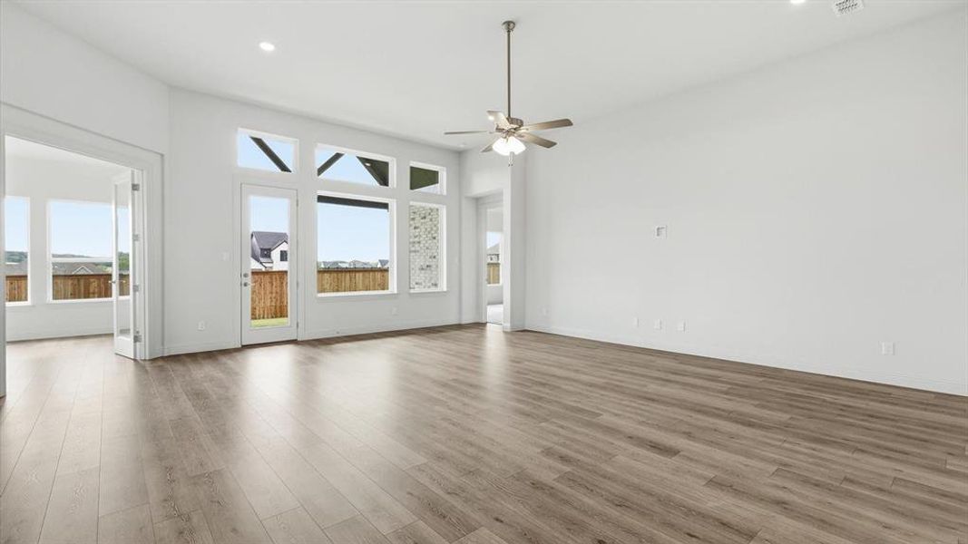 Spacious, unfurnished interior of a new home in Rio Vista at Kelly Ranch, Aledo (Image 21).