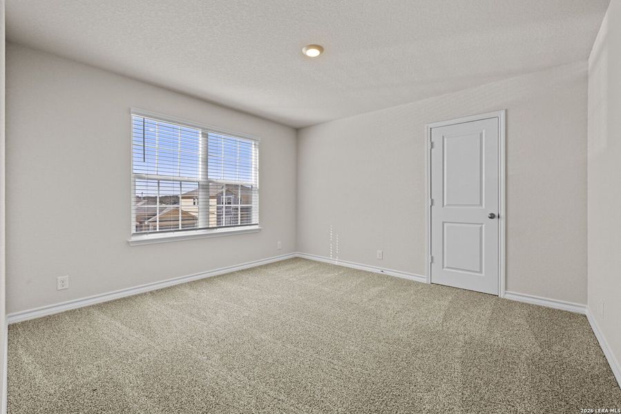 Spacious, unfurnished interior of a new home in Redbird Ranch, San Antonio (Image 30).