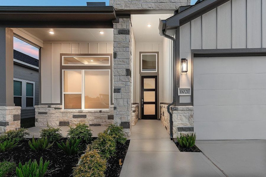 Exterior details and patio area of a home in Lake Breeze, Willis (Image 31).