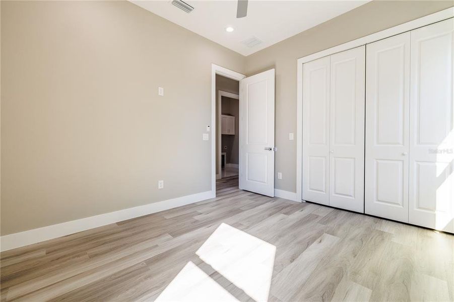 Spacious, unfurnished interior of a new home in , Tampa (Image 17).