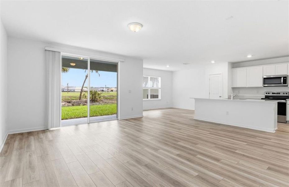 Spacious, unfurnished interior of a new home in Oakfield Lakes, Parrish (Image 10).