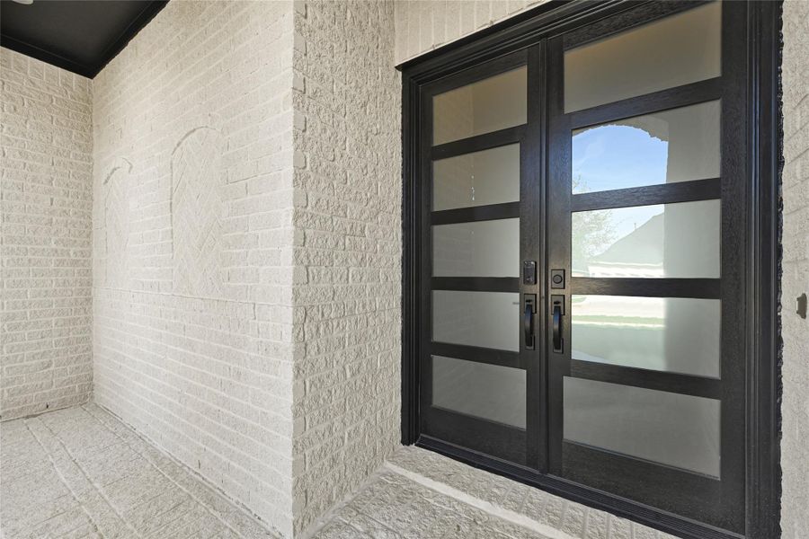 Exterior details and patio area of a home in Cross Creek West, Fulshear (Image 23).