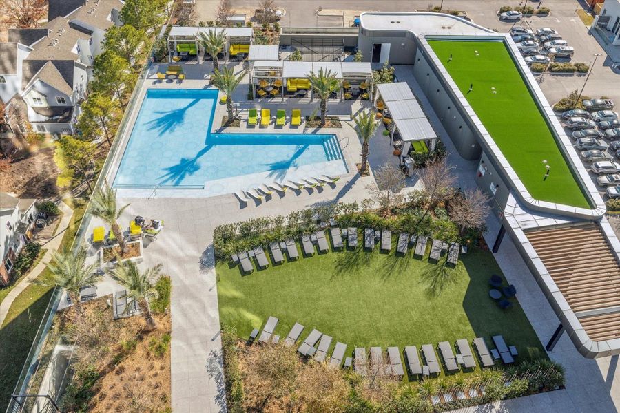 Community amenities in Residences At The Allen, Houston (Image 47).