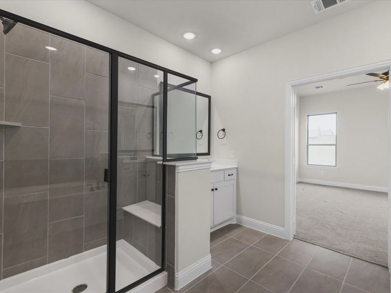 Furnished interior view inside a new home in Levante, Waxahachie (Image 6).