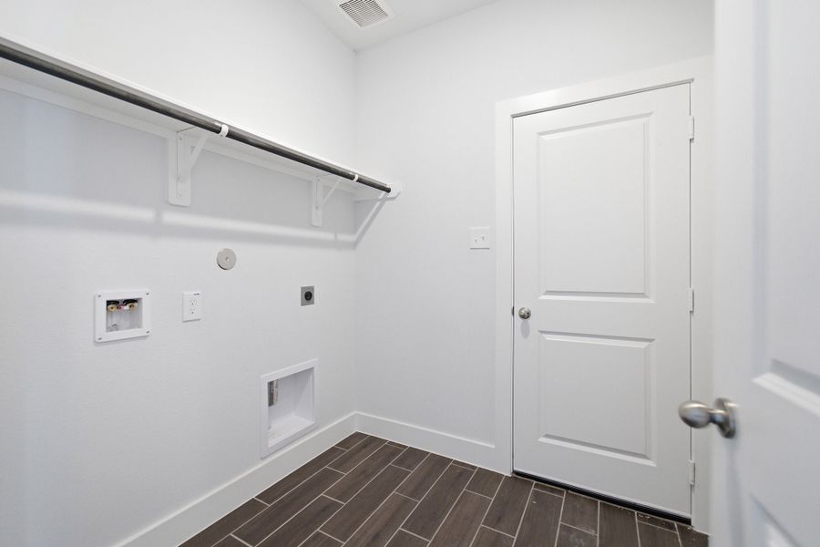 Spacious, unfurnished interior of a new home in Magnolia Springs, Montgomery (Image 22).