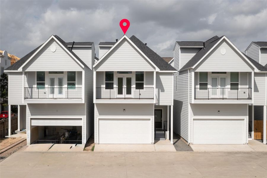 Modern two-story townhouse, located in a newly developed area, ideal for contemporary living.