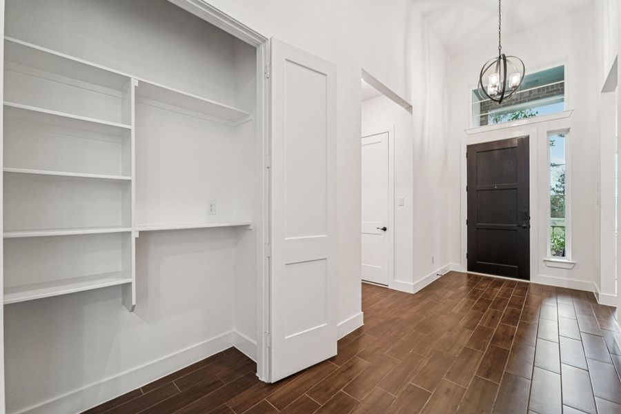 Spacious, unfurnished interior of a new home in Kresston, Montgomery (Image 18).