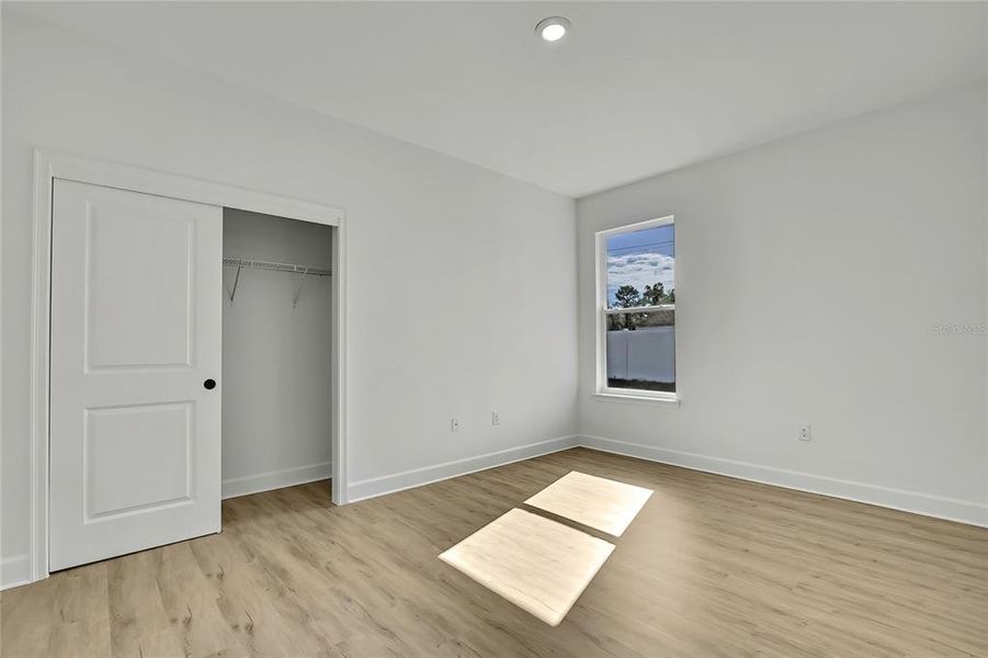 Spacious, unfurnished interior of a new home in , Weeki Wachee (Image 25).
