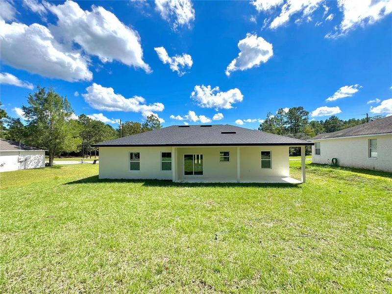 Exterior details and patio area of a home in , Dunnellon (Image 16).