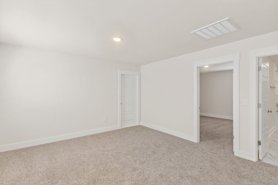 Representative unfurnished interior of a home built from the Thames by Veranda Homes in Hitchcock Preserve, Aiken (Image 13). Representative unfurnished interior of a home built from the Thames by Veranda Homes in Hitchcock Preserve, Aiken (Image 13).