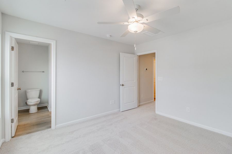 Spacious, unfurnished interior of a new home in Astoria, Columbia (Image 21).