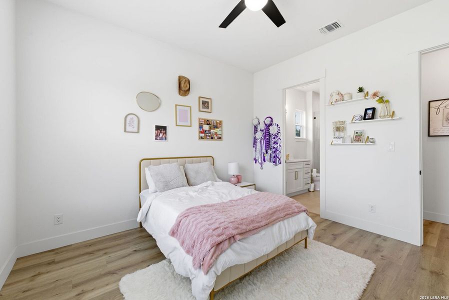 Furnished interior view inside a new home in , Bandera (Image 13).