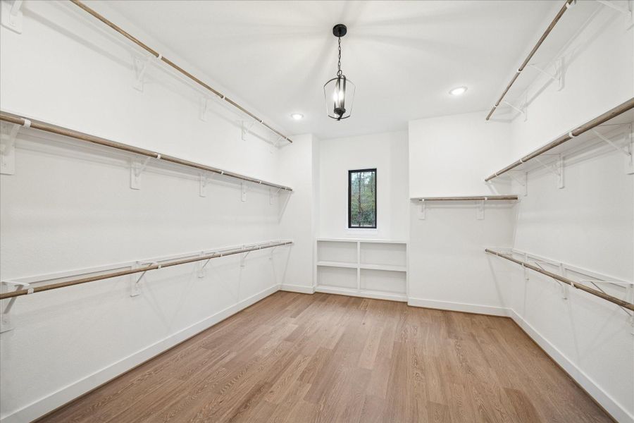 Spacious, unfurnished interior of a new home in , Huntsville (Image 25).