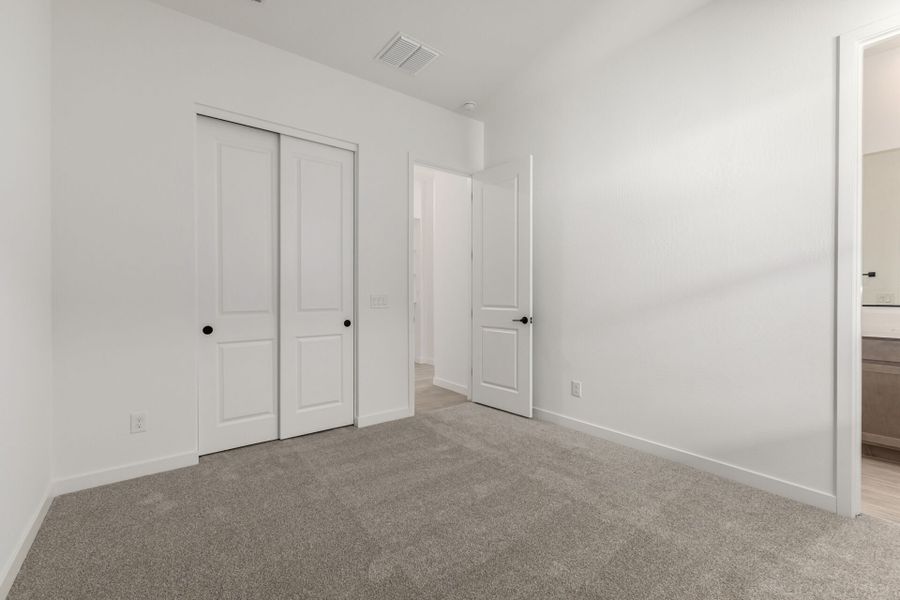 Spacious, unfurnished interior of a new home in Landmarke, San Tan Valley (Image 11).