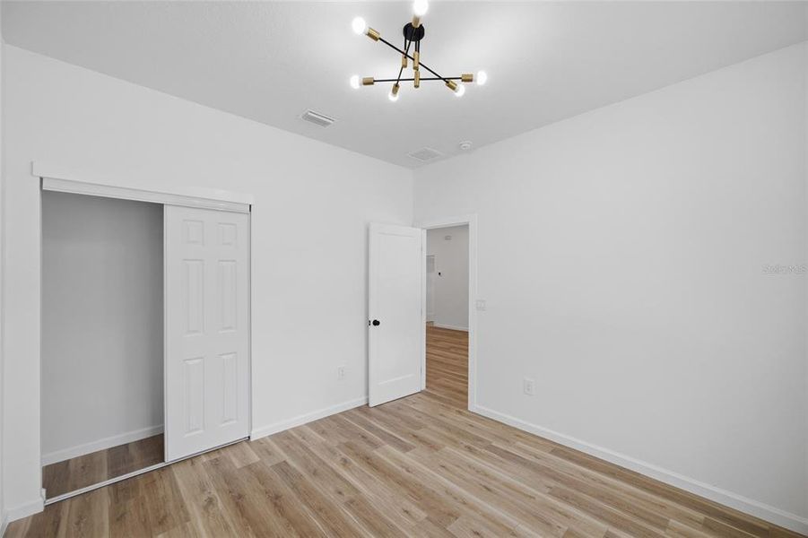 Spacious, unfurnished interior of a new home in , Tampa (Image 26).