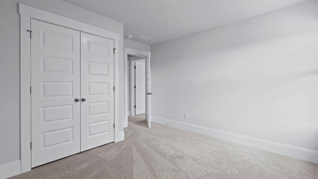 Spacious, unfurnished interior of a new home in Sheep Island, Summerville (Image 30).