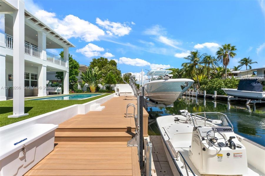 Exterior details and patio area of a home in , Tavernier (Image 3).