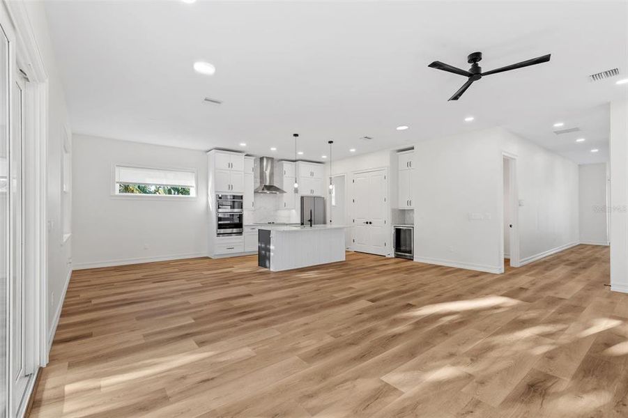 Spacious, unfurnished interior of a new home in , St. Petersburg (Image 42).