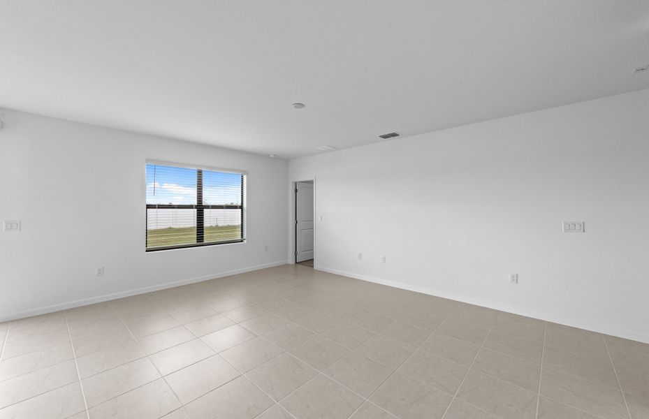 Spacious, unfurnished interior of a new home in Caloosa Cove, Labelle (Image 19).