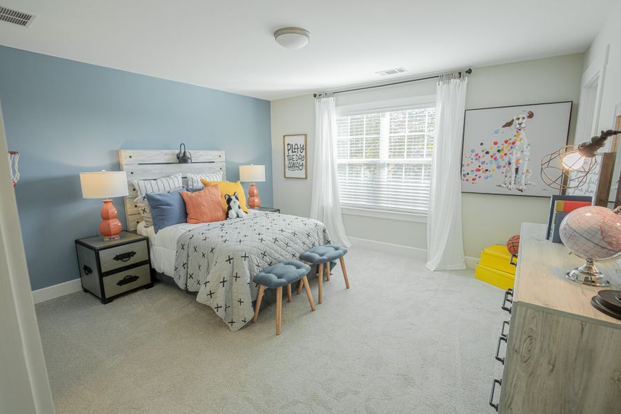 Representative furnished interior of a home built from the Huntington by Grant & Co in White Oak, Arlington (Image 43).