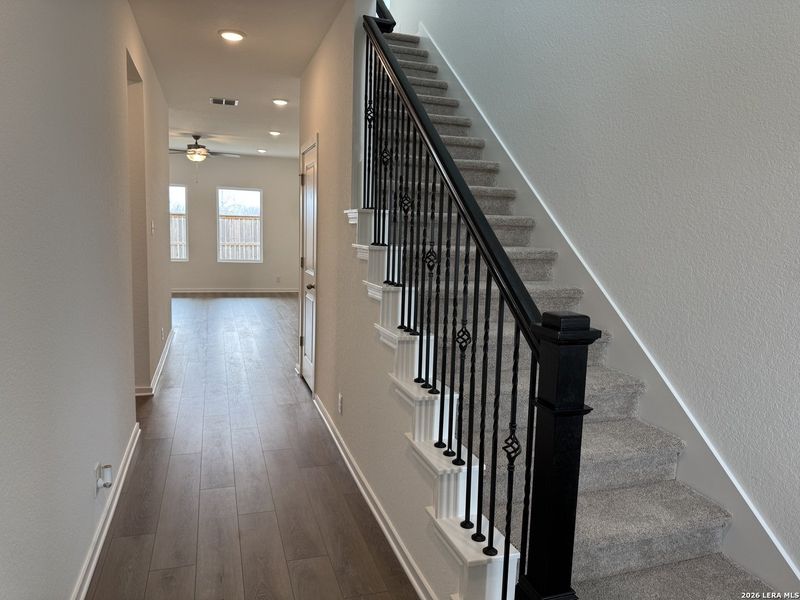 Spacious, unfurnished interior of a new home in Hennersby Hollow, San Antonio (Image 17).